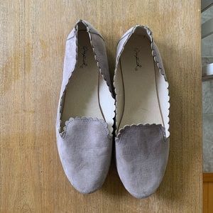 Like new, Qupid scalloped suede flats loafers
